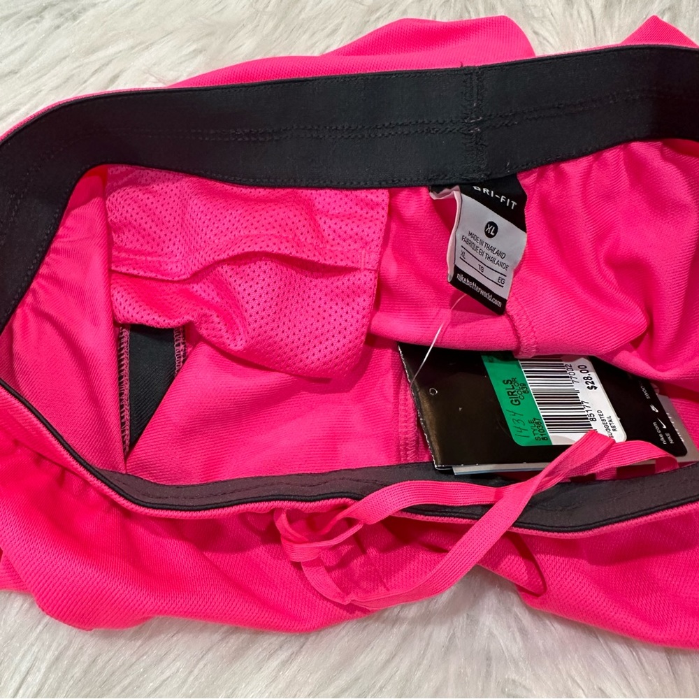 Girl’s Nike Shorts - Picture 6 of 8